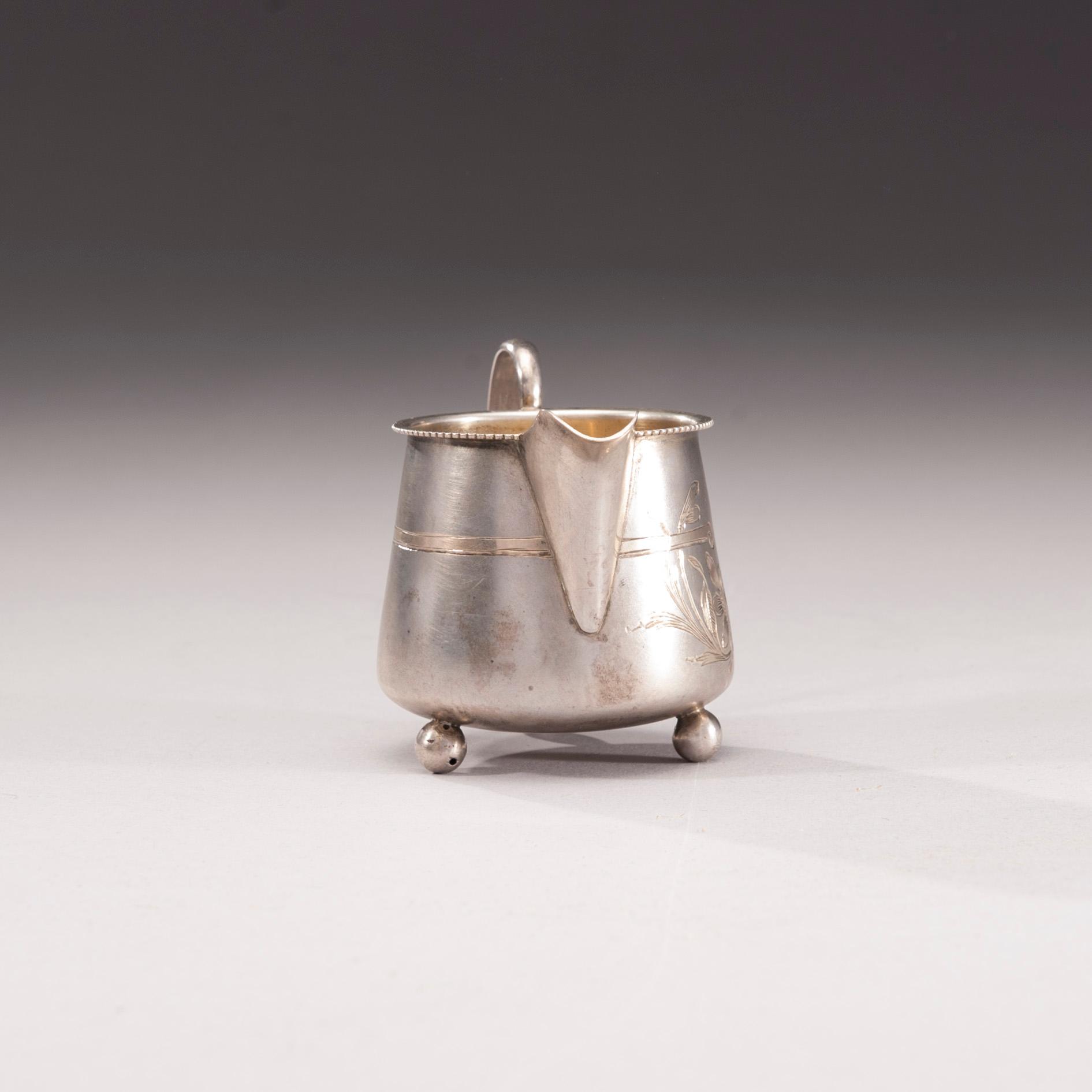 MJÖLKKANNA, silver, Ryssland ca 1900. Vikt 99 g.