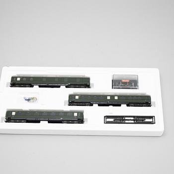 Märklin, electical engines and traincars, H0 in boxes.