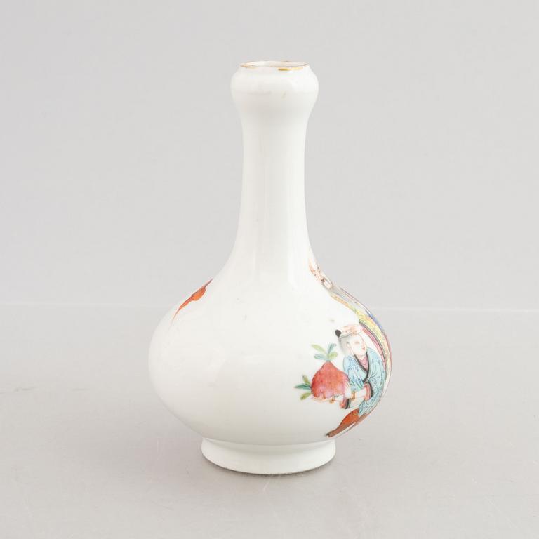 A famille rose vase, Qing dynasty, 19th century, also a jar with cover 20th century.