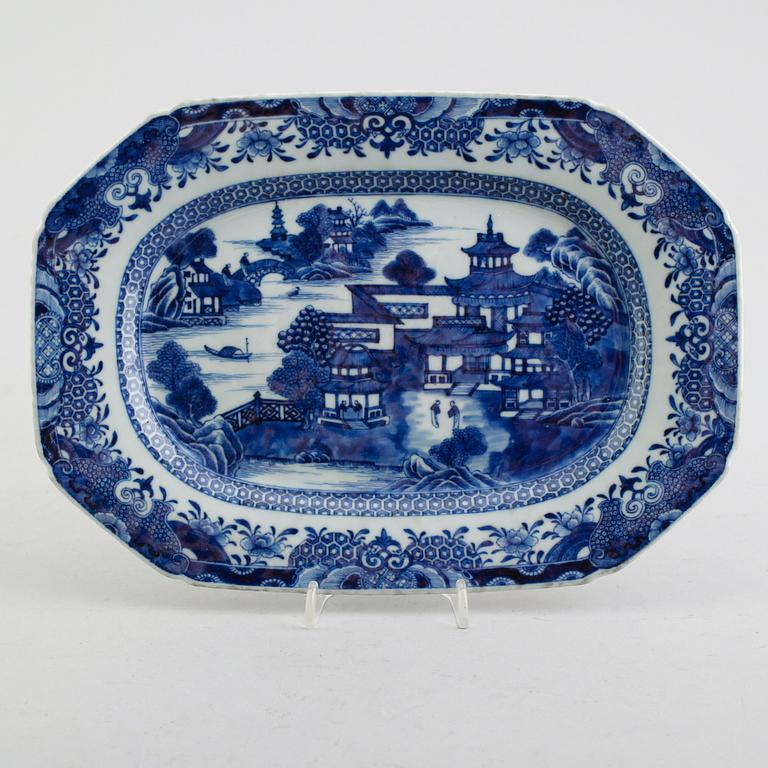 STEKFAT, porslin, Kina, Qianlong 1736-1795.