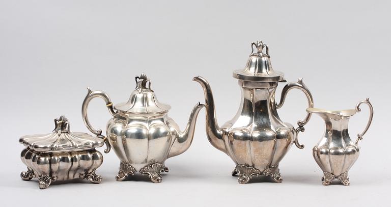 KAFFE- SAMT TESERVIS, 4 delar, silver, nyrokoko. Gustaf Robert Lindbäck, Nederkalix. resp CG Hallberg, Stockholm. 1911-1915.