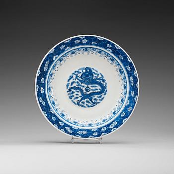 1743. A blue and white dish, Qing dynasty, 19th Century.