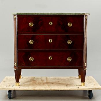 BYRÅ, sengustaviansk stil, 1900-tal.