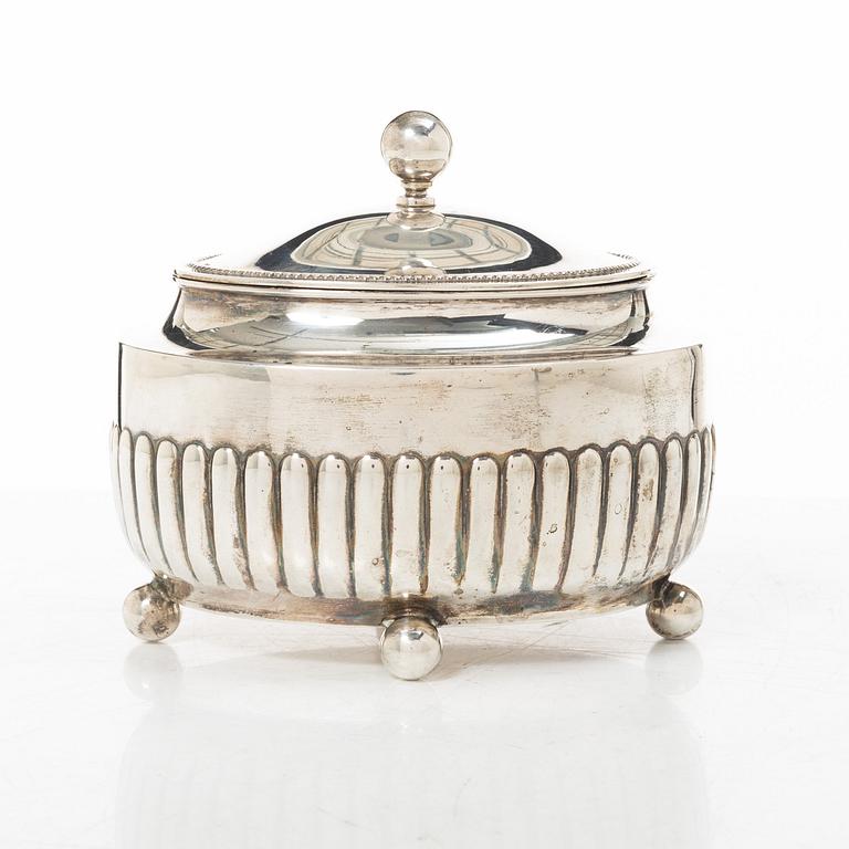 A Swedish silver sugar box, mark of Nils Leonard Dahlström & Co, Örebro 1921.