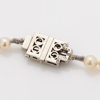 A WA Bolin cultured pearl necklace with an 18K white gold clasp set with a pink diamond.