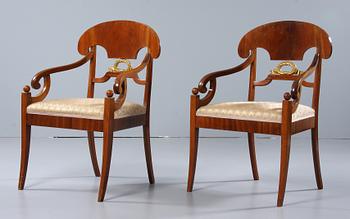 STOLAR, 4 st, samt KARMSTOLAR, ett par, Karl-Johan, 1800-talets första kvartal.