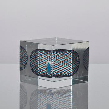 ÅRSKUB, glas, signerad Oiva Toikka, Notsjö 1994, numrerad 614/2000.