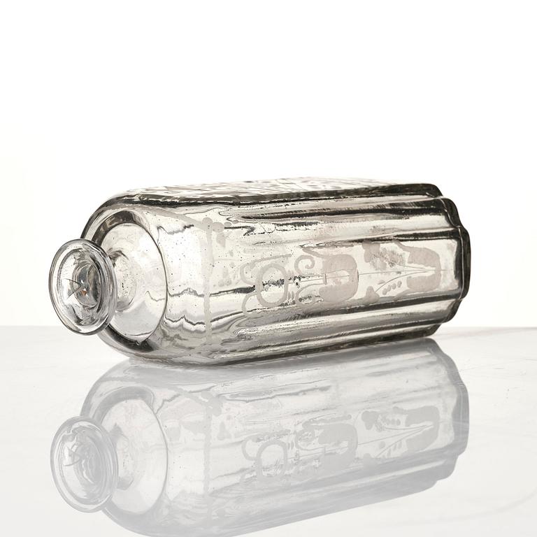 Flaska, glas. Troligen Skånska glasbruket, 1700-tal.