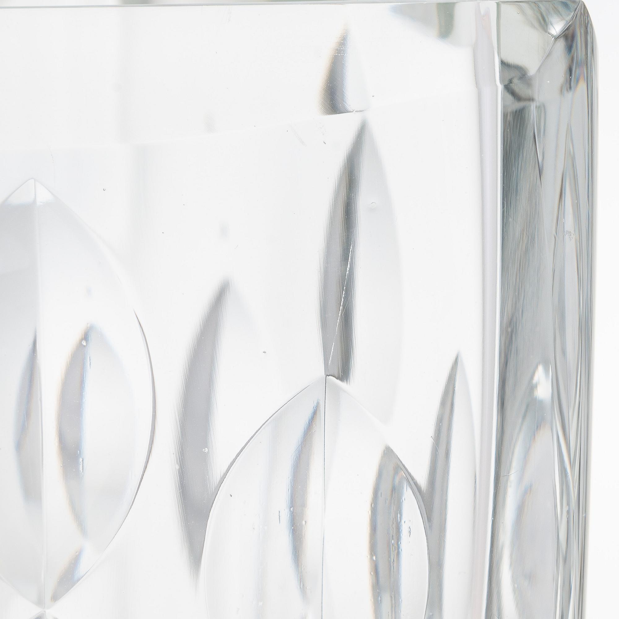 Saara Hopea, a' 1498 / K5 16'' vase for Nuutajärvi Notsjö.