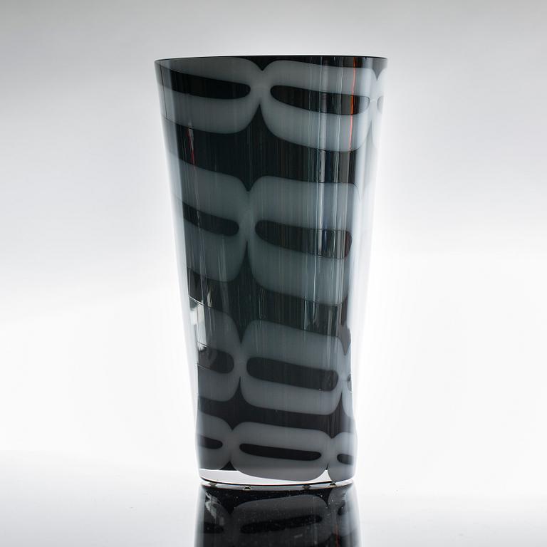 INGEGERD RÅMAN, vas, glas, signerad Orrefors Limited 2003 9032-88 Ingegerd Råman 7-70.
