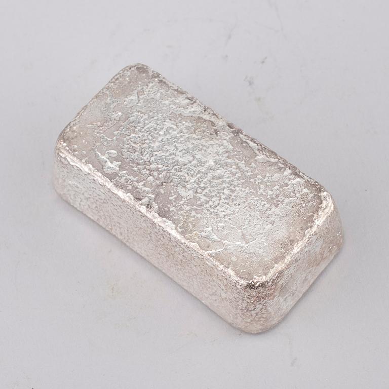 A fine silver 999,5 ingot. Weight ca 1 kg.