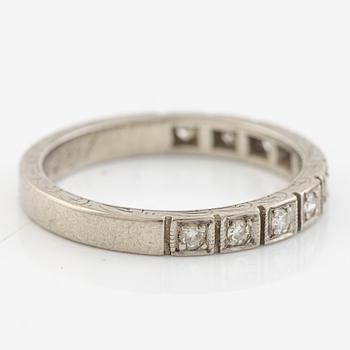 Alliance ring, 18K white gold set with small eight-cut diamonds.