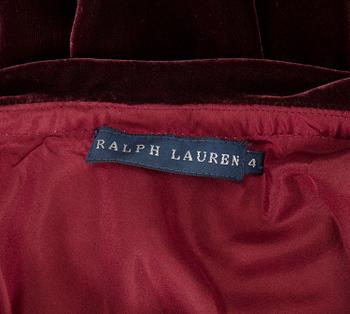 A skirt by Ralph Lauren , in size 4(USA).