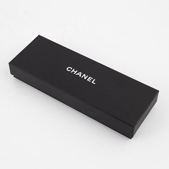 Chanel, A choker necklace, 2022.