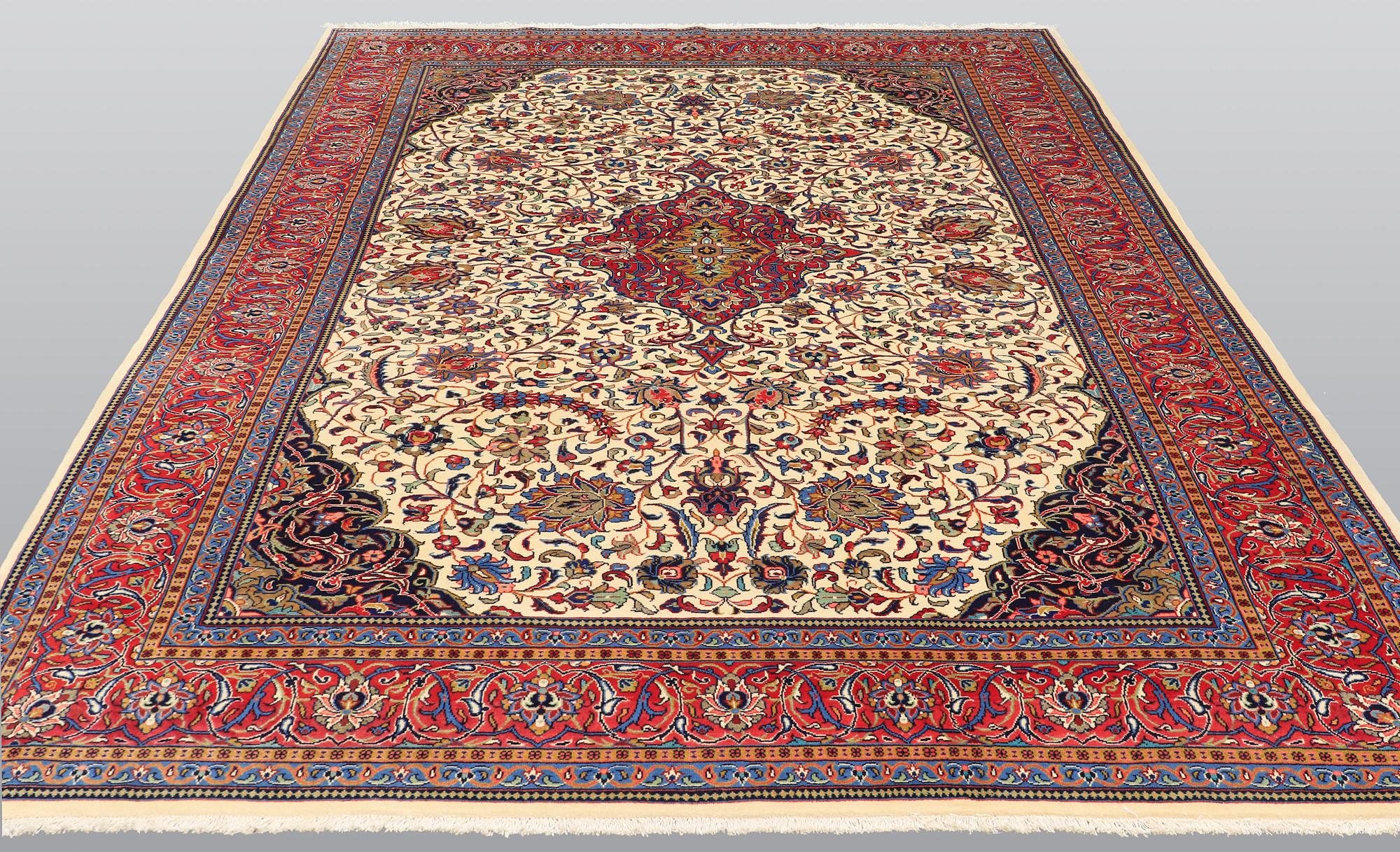 A carpet, Sarouk, ca 351 x 241 cm.