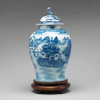 A blue and white jar with cover, Qing dynasty, Qianlong (1736-95).