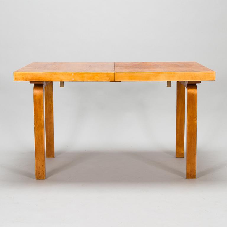 Alvar Aalto, matbord, modell 92 för O.Y. Huonekalu-ja Rakennustyötehdas A.B. 1900-talets mitt.