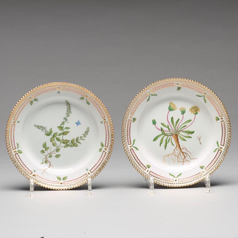 KUVERT för TVÅ, 12 delar, porslin. "Flora Danica", Royal Copenhagen, Danmark, 1900-tal.