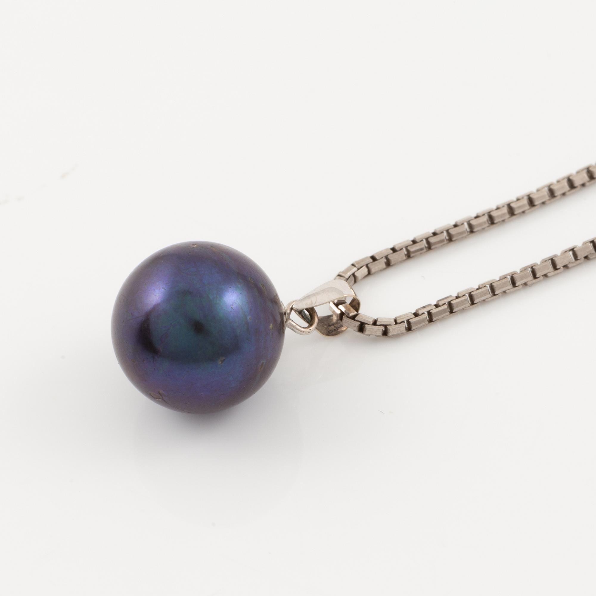 Necklace, 18K white gold with Tahitian pearl, chain silver.