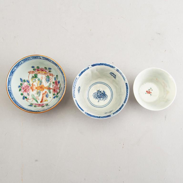 A set of three Chinese Kangxi/Kangxi-style and Qianlong cups, a saucers and a vase 18th/19th century porcelain.