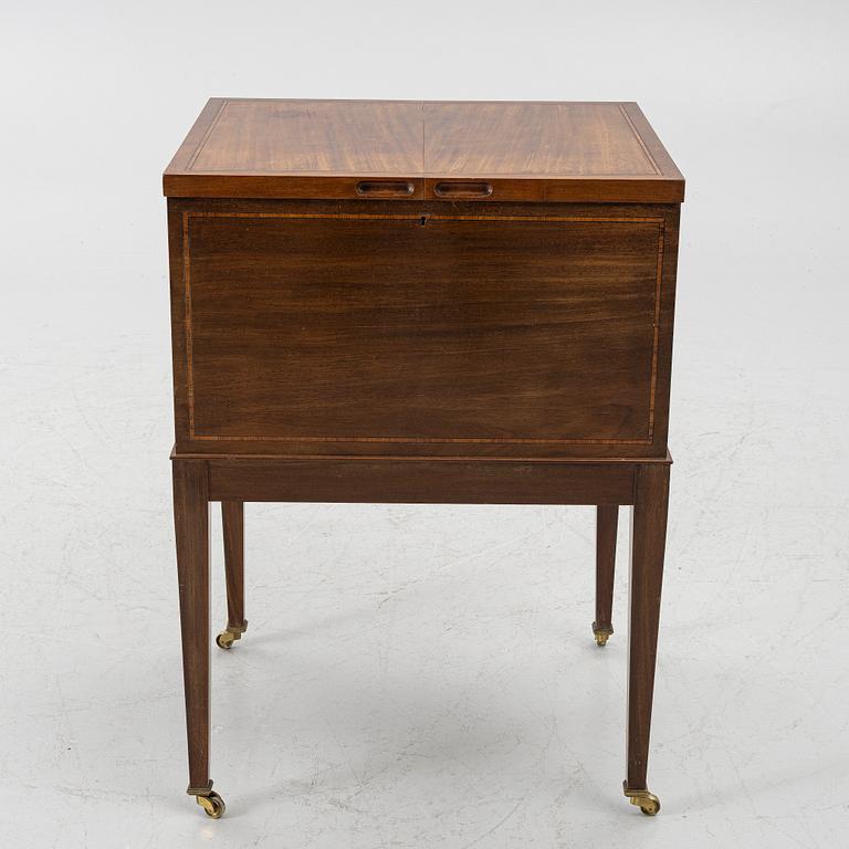 Drinks trolley/bar cabinet, first half of the 20th century.