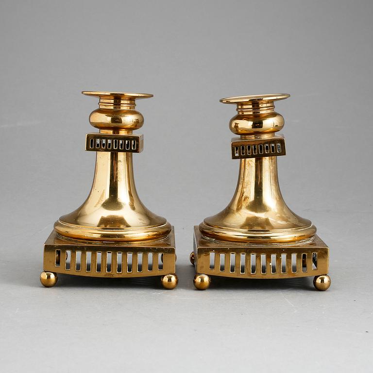 LJUSSTAKAR, ett par, mässing, Gusum, tidigt 1900-tal.