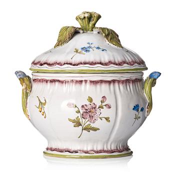 213. A Swedish Rörstrand faience tureen with cover, 18th century.