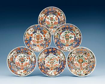 1351. A set of six imari verte dishes, Qing dynasty, Kangxi (1662-1722). With Johanneum mark. (6).