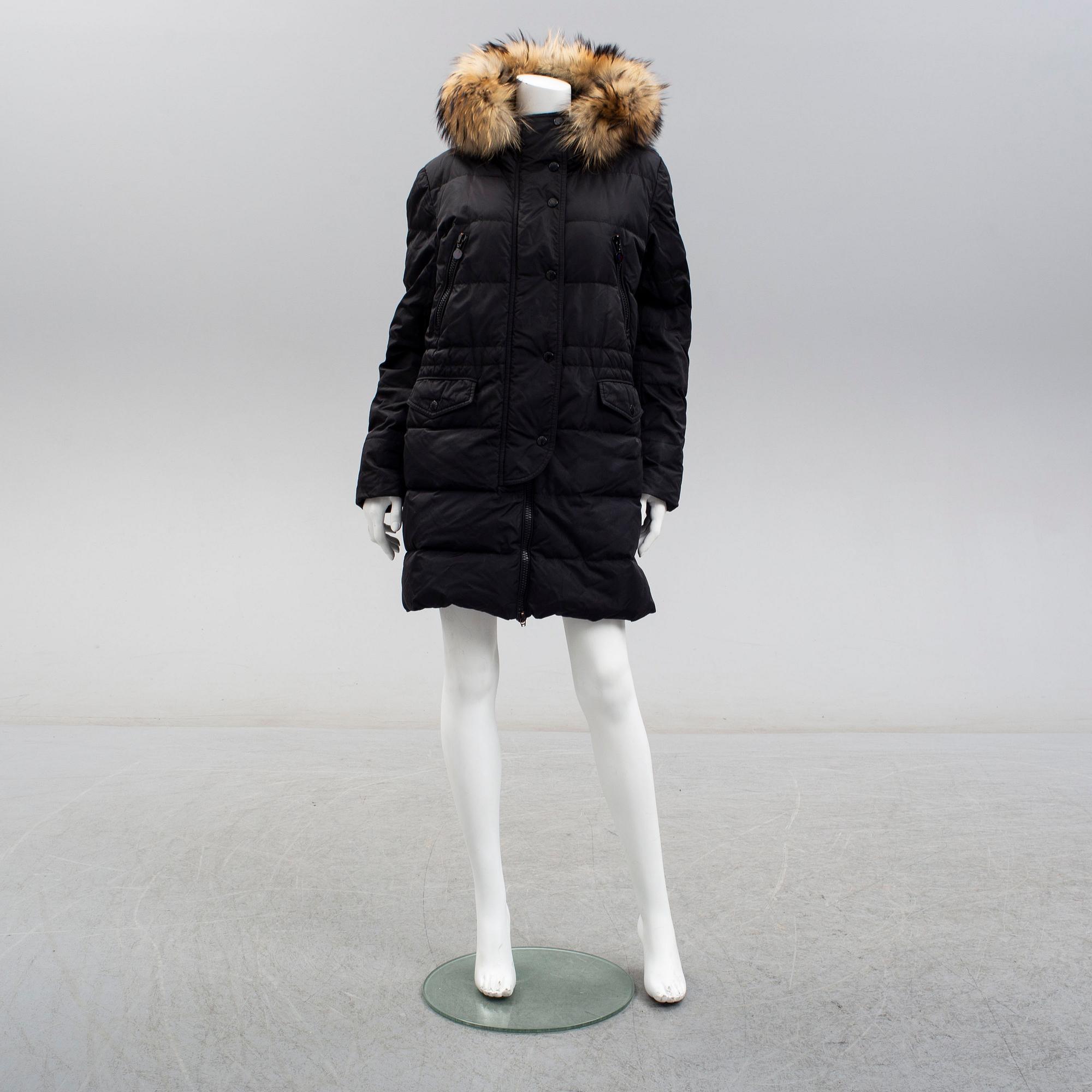 MONCLER dunkappa storlek 5. Bukowskis