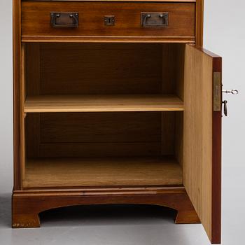 BOKHYLLA OCH SOFFA, jugend, 1900-talets början.