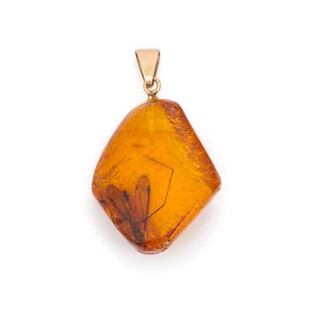 HÄNGE i  bärnsten med en insekt.