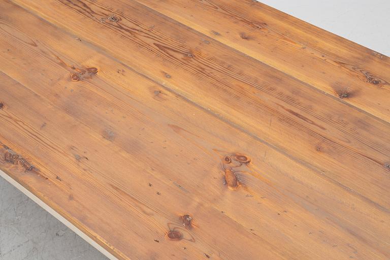 Matbord, samtida tillverkning.