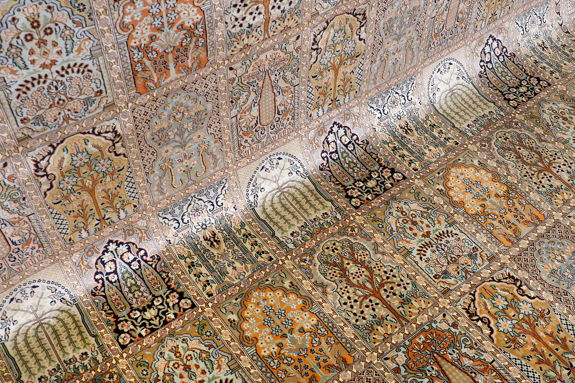 A carpet Silke Kashmir, sk 24X24, ca 372 x 272 cm.