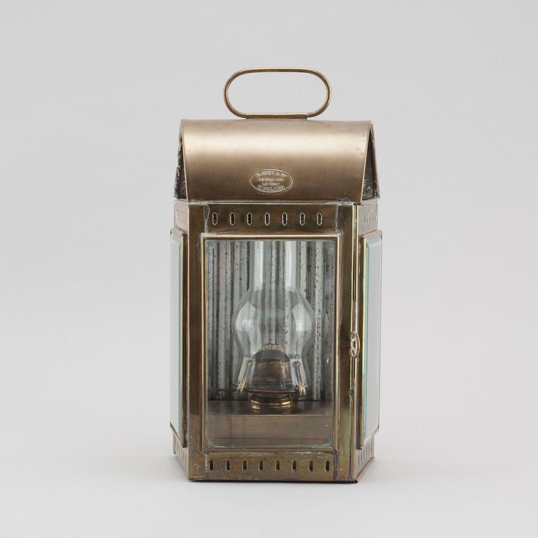 A ship lamp/paraffin lamp from Davey & Co., London, 20th century.