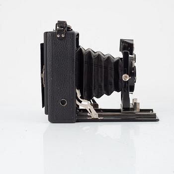 Kameror, ett par, Kodak Folding Brownie Six-20 och Ica Icarette, 1900-talets främre hälft.