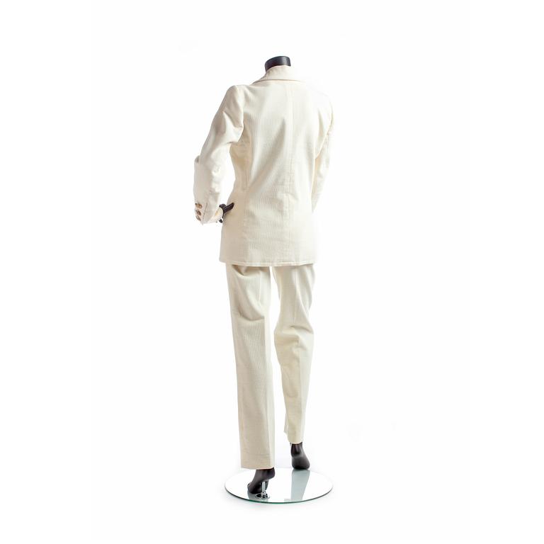 YVES SAINT LAURENT, a two-piece white suit consisting of jacket and trousers.