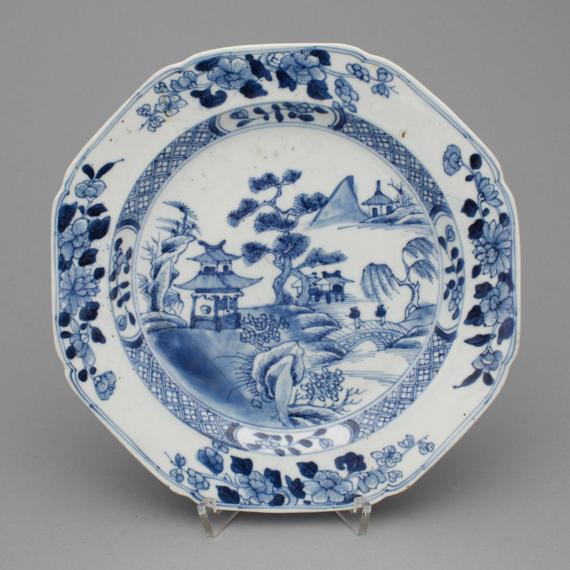 TALLRIKAR, ett par, porslin, Kina, Qianlong, 1700-tal.