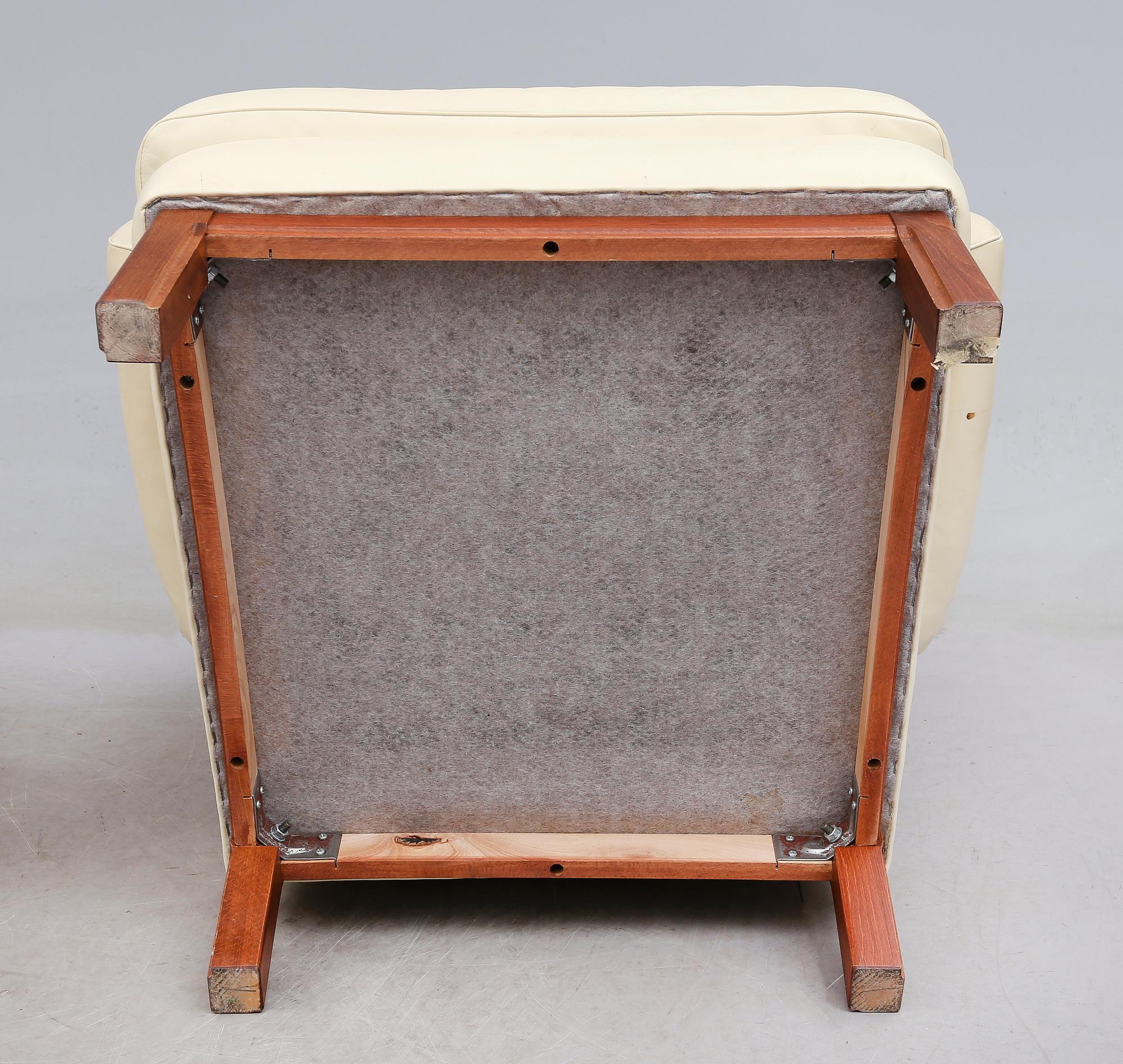 FÅTÖLJ MED FOTPALL, Norells, 1900-talets andra hälft.