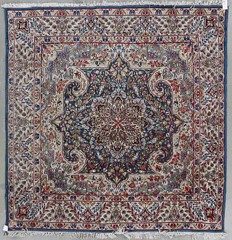 MATTA, old Kirman. Ca 200x196 cm.