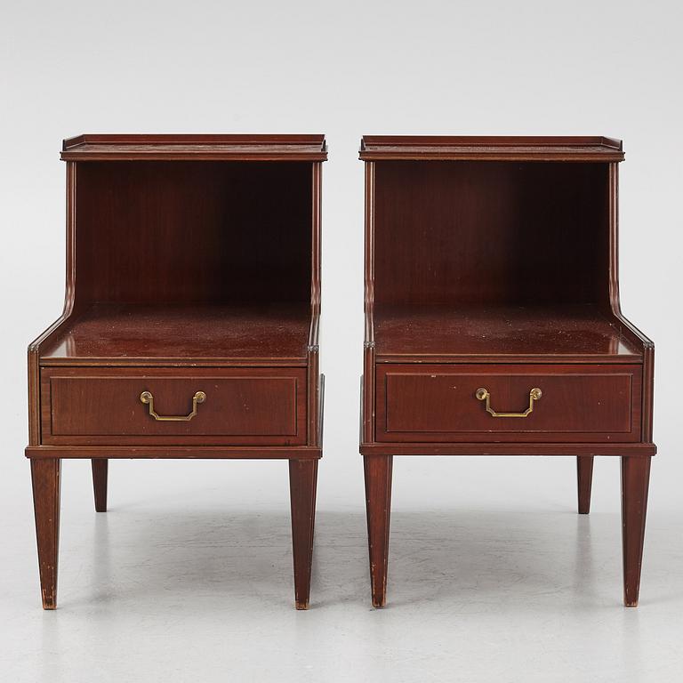A pair of bedside tables, English style, mid/second half of the 20th century.
