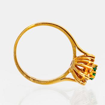 RING 18k gold emeralds and brilliant-cut diamonds approx 0,15 ct in total.