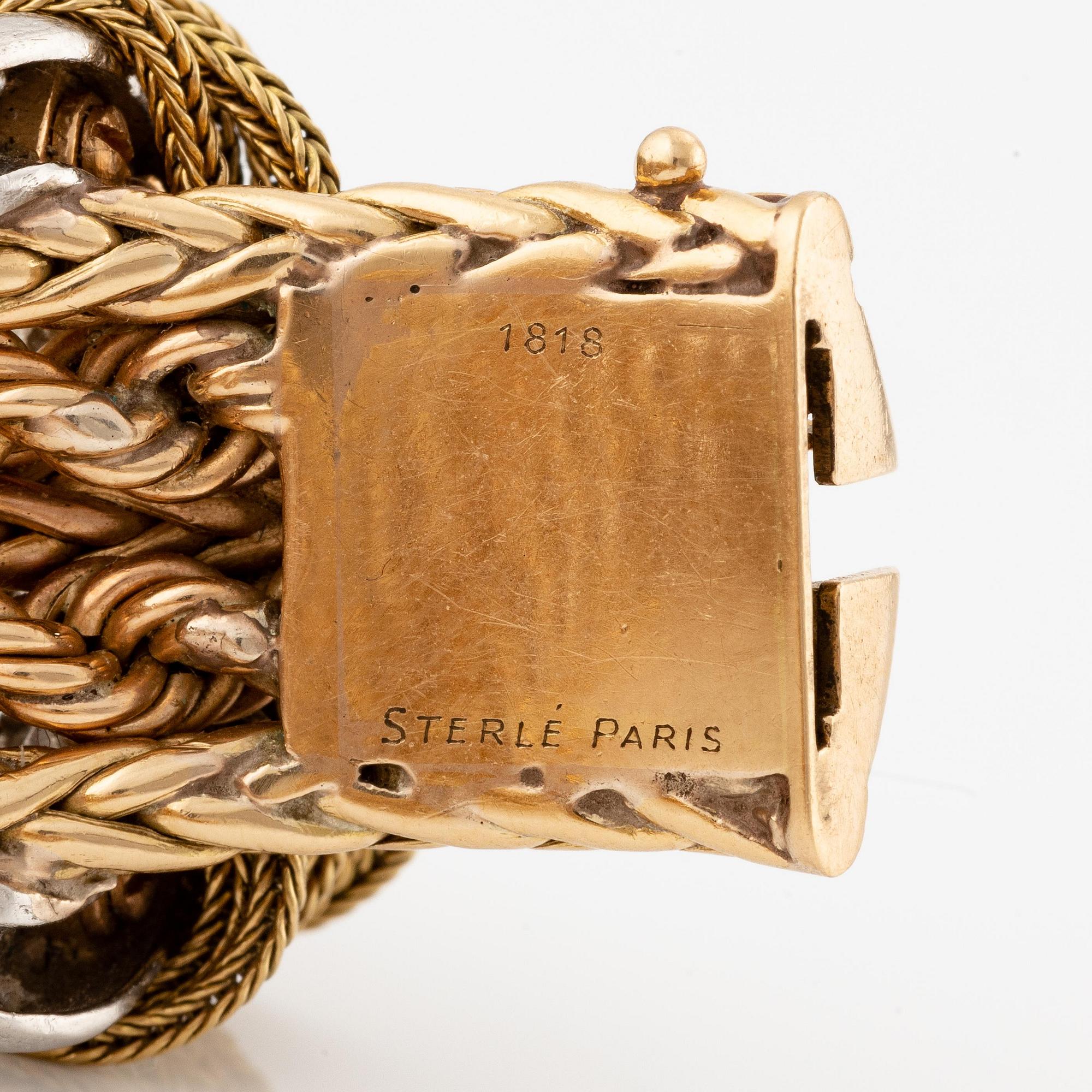 A Sterlé bracelet in 18K gold and platinum with round brilliant-cut diamonds.