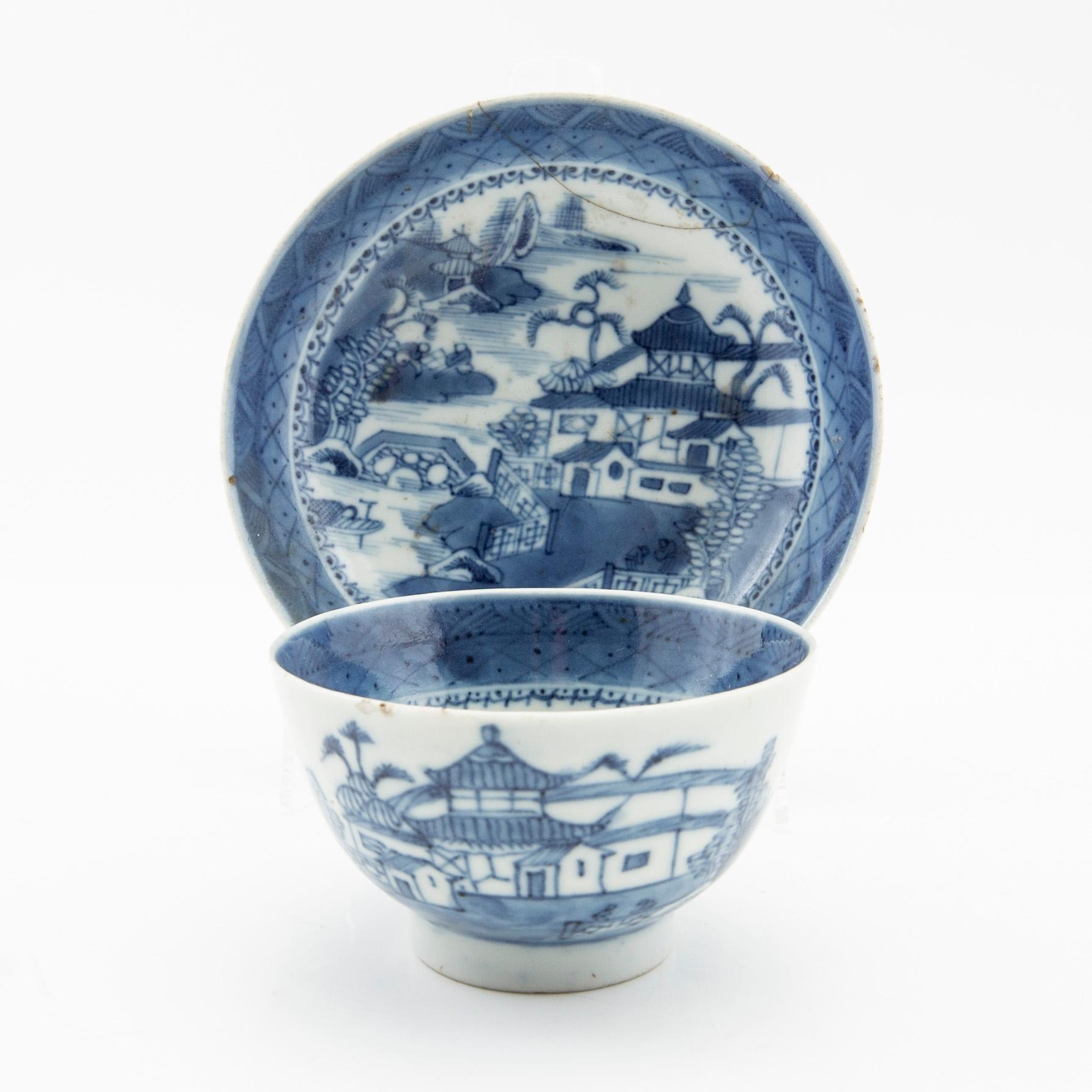 Koppar med fat, 3 st, porslin, Kina, Qingdynastin, Qianlong (1736-95).