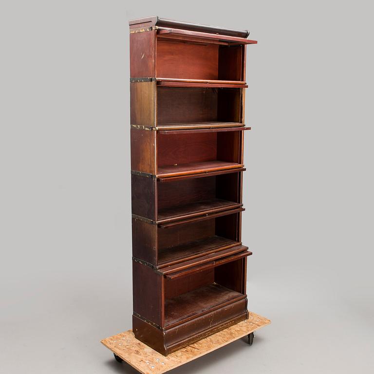 An early 20th century book shelf / book cabinet.