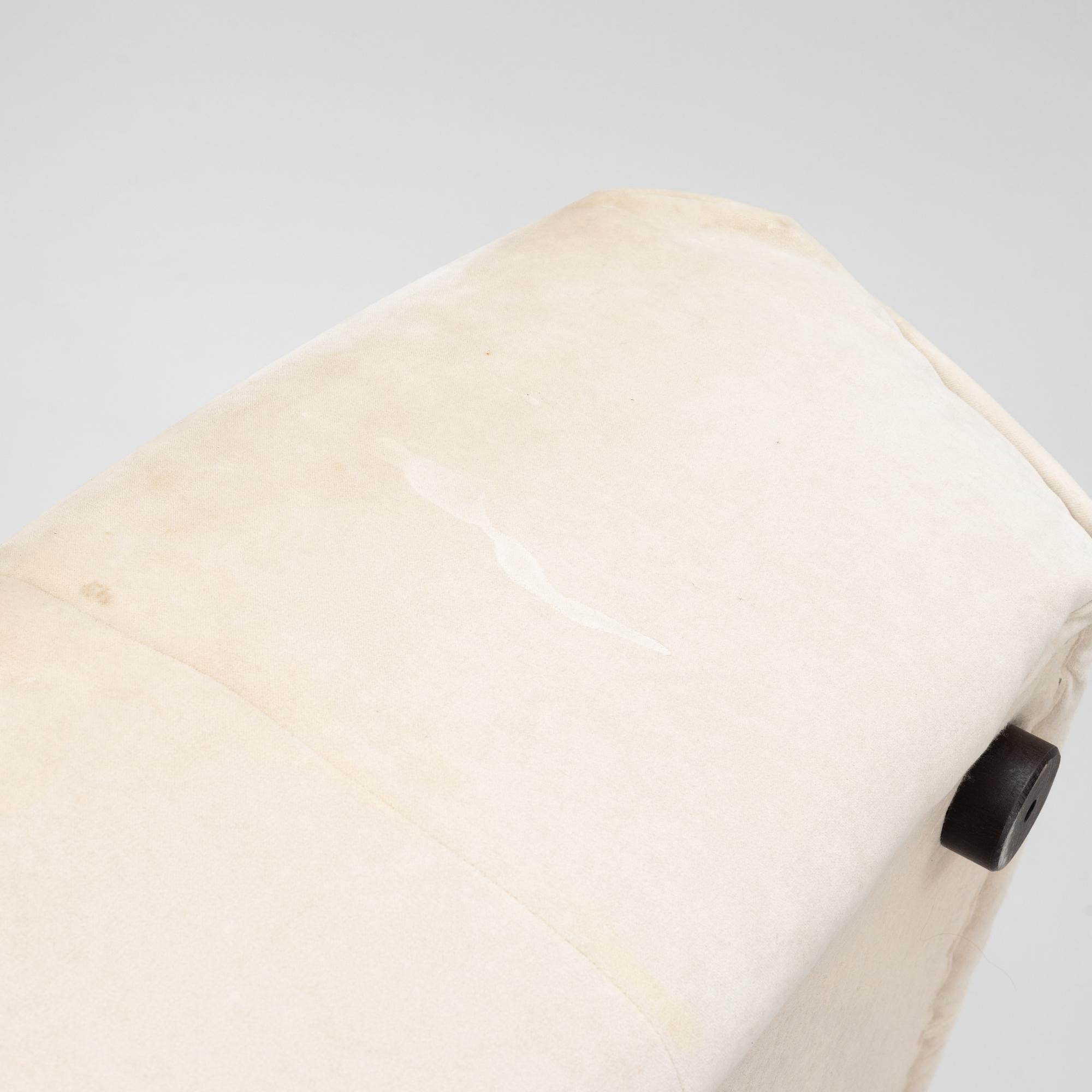 A modular "Rosso" sofa, Layered.