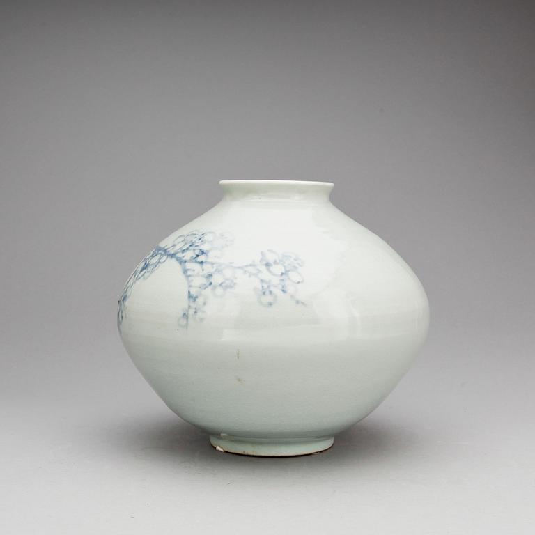 URNA, porslin, Korea, 1900-tal.