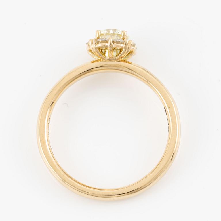 Ring in 18K gold with brilliant-cut diamonds.