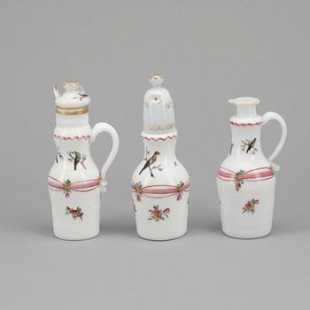 OPALGLAS, 3 delar, omkring år 1800.