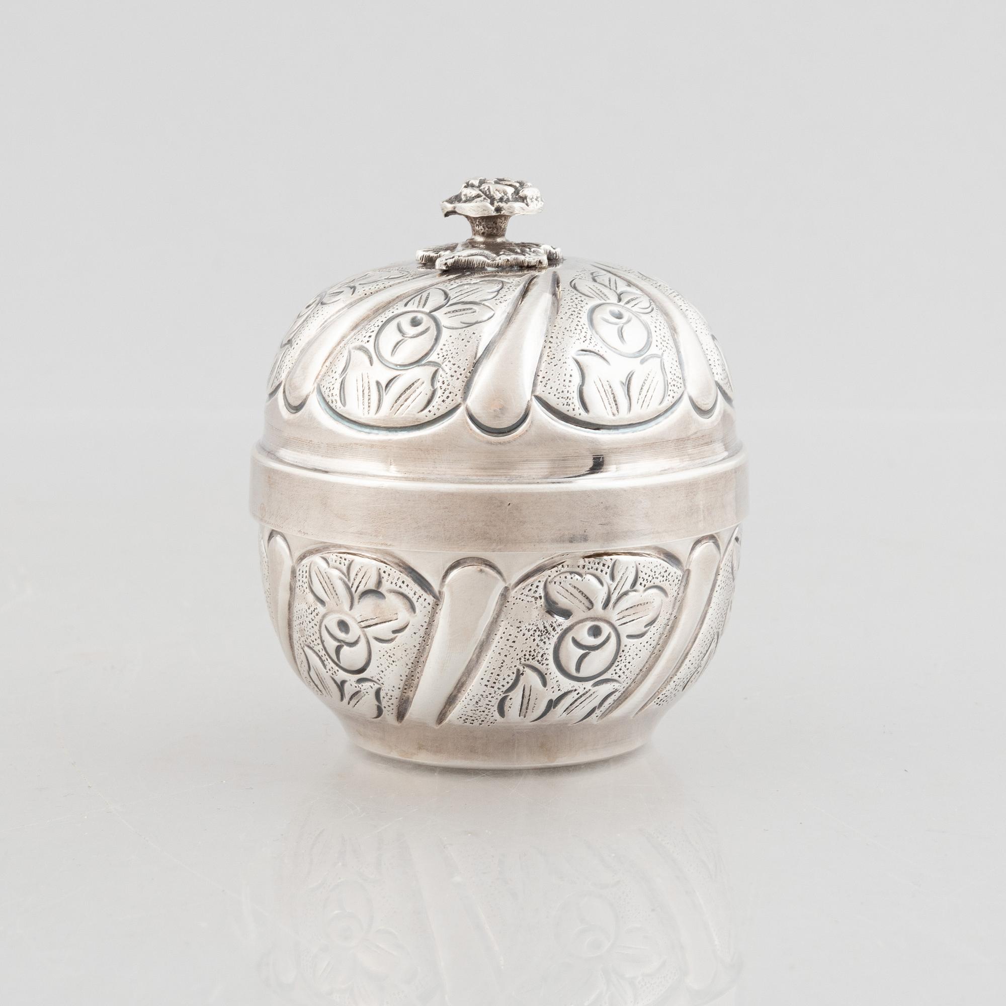 Lided bowl, silver 900, 20th Century.