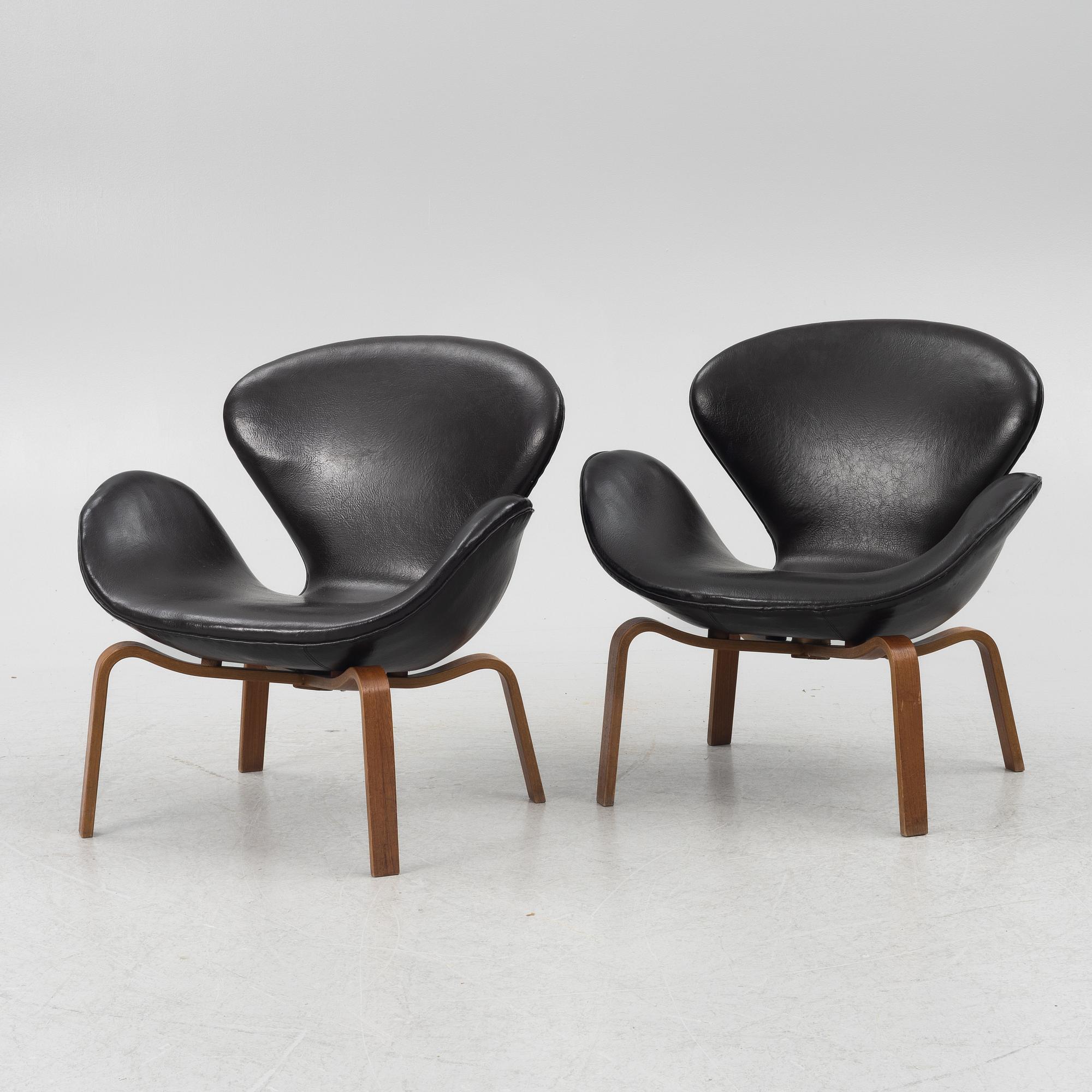 Arne Jacobsen, fåtöljer, ett par, modell 1166, ”Svanen”, Fritz Hansen, Danmark, 1900-talets andra hälft.